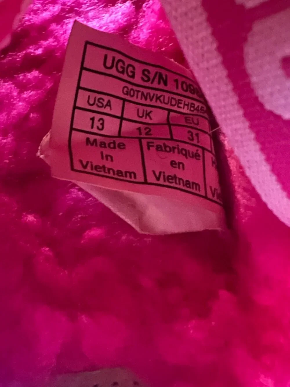 Fluff Yeah Slide UGG Kids Hot Pink